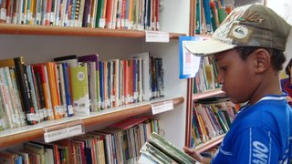 Carro Biblioteca leva cultura aos bairros da Região Metropolitana de Belo Horizonte