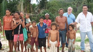Equipe do Cetec com família do Norte de Minas, região a ser beneficiada pelo projeto