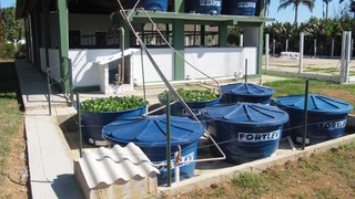 A fazenda experimental conta com caixas d'água com sistema de recirculação