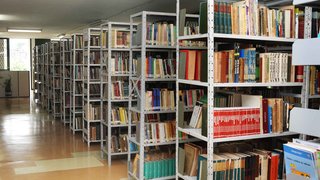 A Magistra abriga a biblioteca Bartolomeu Campos Queirós, que tem um acervo de 50 mil livros