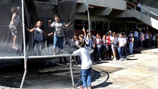 A escola Leon Renault organizou um verdadeiro parque de diversões para os alunos