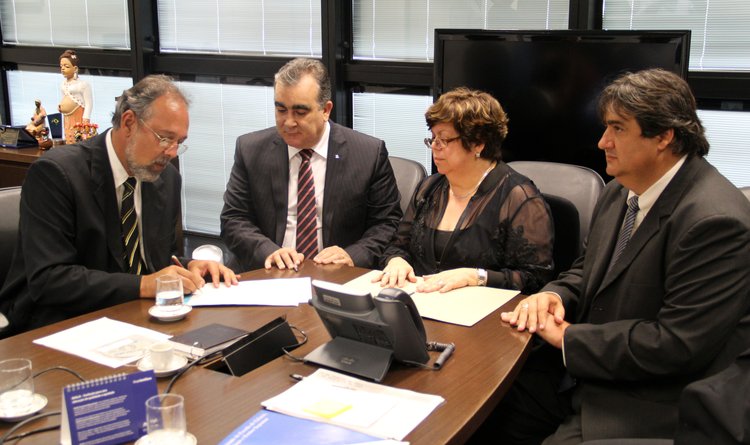 Ana Lúcia Gazzola e Narcio Rodrigues firmam acordos com prefeitos de Tupaciguara e Sacramento