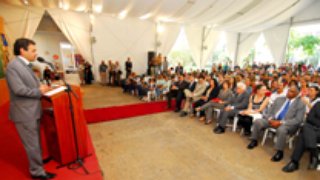 Governador Aécio Neves durante lançamento do programa de Aprimoramento do Esporte Escolar