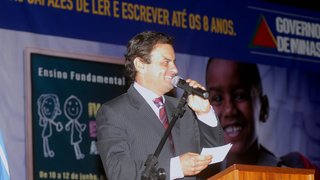 Governador Aécio Neves disse que o Estado tem avançado de forma consistente na educação