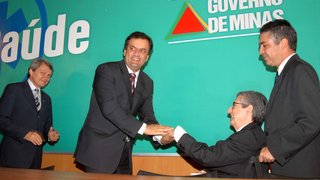 O governador homenageou o ex- prefeito de Belo Horizonte