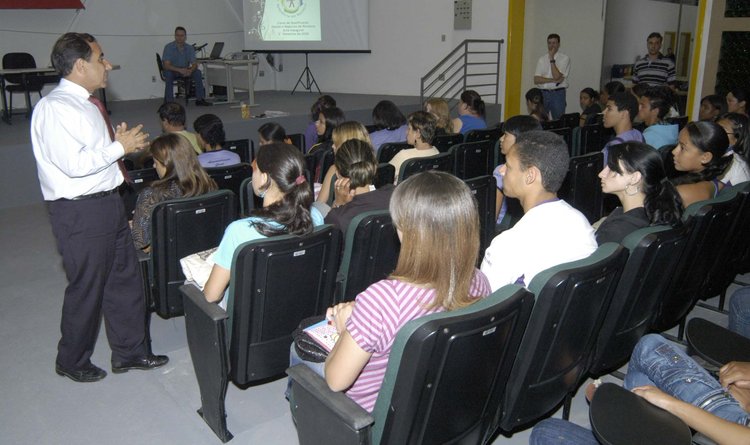 A aula inaugural foi dada pelo professor José Osvaldo Lasmar
