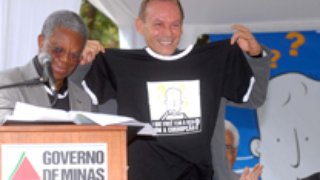 Os atores Milton Gonçalves e José Wilker participaram do lançamento da campanha contra a corrupção