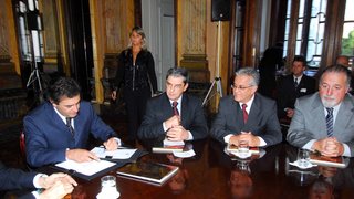 Aécio anuncia início das obras do gasoduto no Sul de Minas