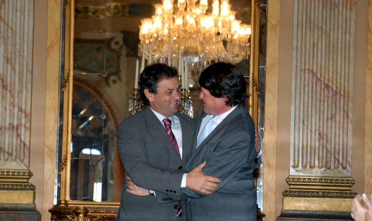 O governador Aécio Neves e  o diretor do Banco Mundial, John Briscoe, no Palácio da Liberdade