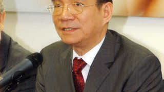Yifu Lin disse que a realização de obras públicas é uma forma de reduzir efeitos negativos da crise