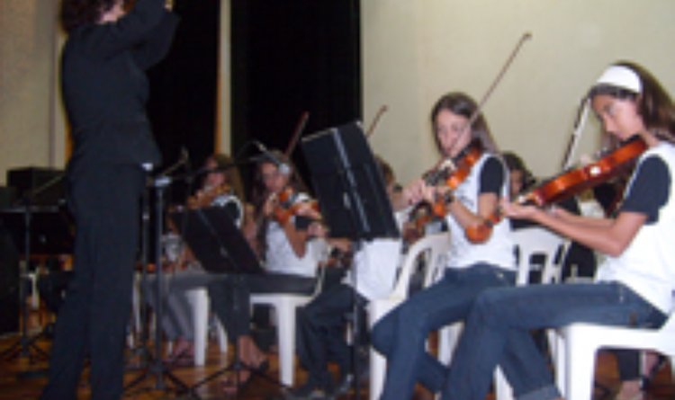 Apresentação da orquestra Oswaldo Tiso marcou a abertura do Programa