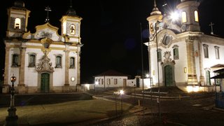  Praça Minas Gerais, igrejas Nossa Senhora do Carmo e São Francisco de Assis, Mariana