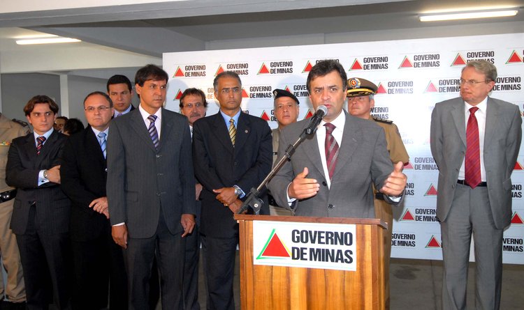 O governador Aécio Neves discursou na inauguração do batalhão da Polícia Militar