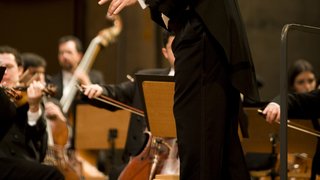 Regente da Orquestra Filarmônica de MG é eleito o melhor do Brasil