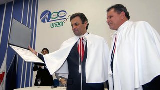 O governador Aécio Neves recebeu o título de Doutor Honoris Causa da Universidade Federal de Lavras