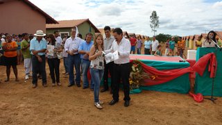 Governo de Minas entrega 100 moradias em Bonfinópolis