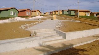 Governo do Estado entrega 60 casas em Rochedo de Minas