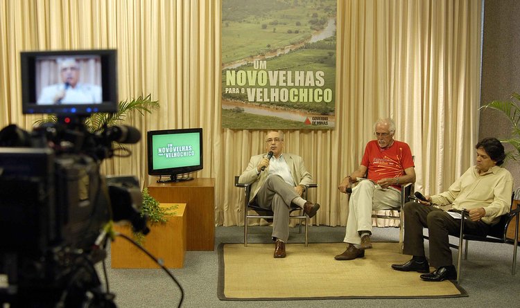 José Carlos Carvalho,  Apolo Heringer (C) e  Rogério Sepúlveda durante o debate transmitido ao vivo