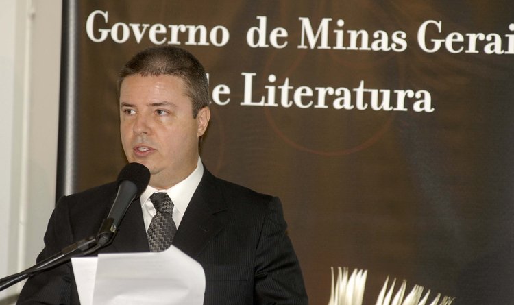 Vice-governador durante pronunciamento na entrega do Prêmio Governo de Minas Gerais de Literatura