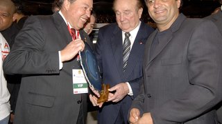 Aécio Neves, o presidente da Conmebol, Nicolás Léoz, e o presidente da FMF, Paulo Schettino