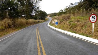 Trecho que liga Rio Pardo de Minas a Taiobeiras asfaltado pelo Estado