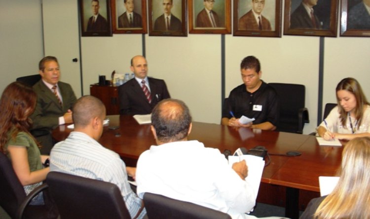 O secretário de Estado de Fazenda, Simão Cirineu Dias, durante a entrevista coletiva