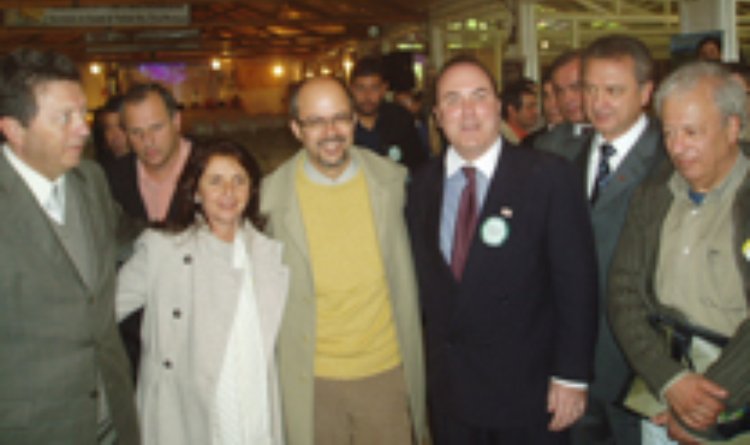 A superintendente da Setur, Jussara Rocha e o ministro do Turismo, Luiz Barreto (ao centro)