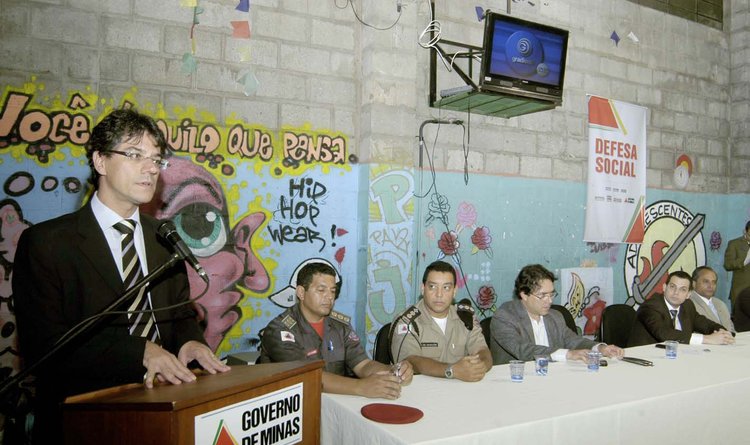 Maurício Campos Júnior  durante pronunciamento na campanha de desarmamento, na Pedreira Prado Lopes