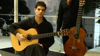 Duo de violão apresenta música erudita em cidades mineiras