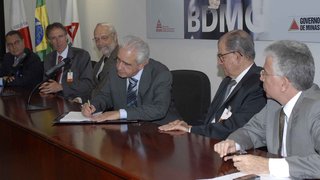 Assinatura de José Augusto Trópia, vice presidente do BDMG