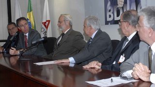 Assinatura do contrato entre o BDMG e  ATIVAS