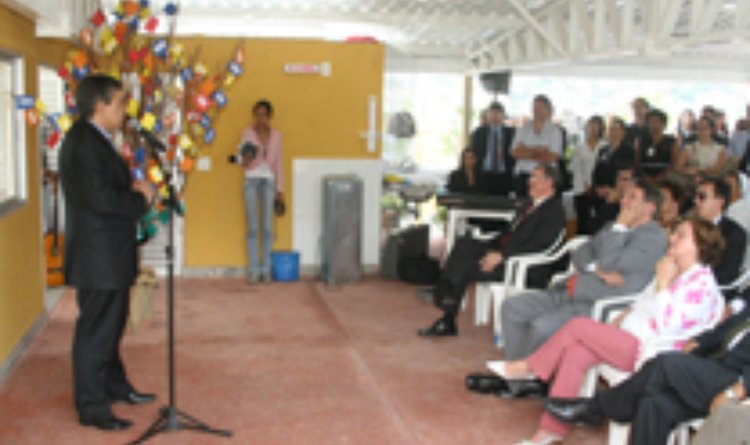 Secretário Marcus Pestana durante a inauguração do Instituto Mário Penna