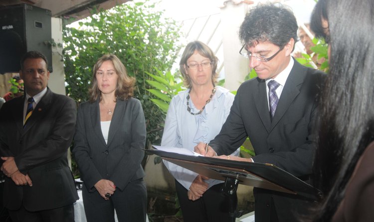 Maurício Campos assinou o convênio de cogestão dos programa Fica Vivo! e Mediação de Conflitos