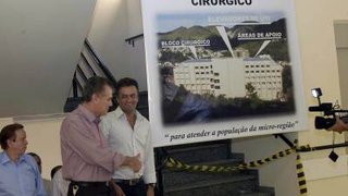 O governador Aécio Neves inaugurou em Caratinga a maternidade do Hospital Nossa Senhora Auxiliadora