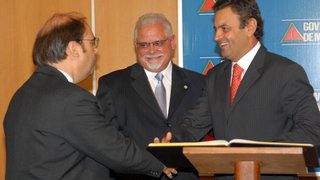 Ex-advogado-geral do Estado, José Bonifácio Borges de Andrada, novo advogado-geral do Estado, Marco Antônio Rebelo Romanelli, e o governador Aécio Neves