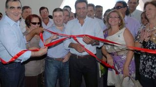 O governador Aécio Neves e o vice-governador, Antonio Anastasia, inauguraram, em Frutal, o campus da UEMG