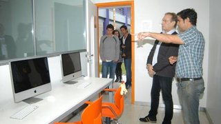 Ator José Wilker visita o Plug Minas