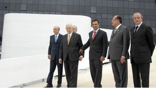 Acompanhado de autoridades, governador Aécio Neves inaugurou a nova sede