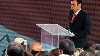 Governador Aécio Neves faz discurso
