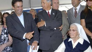 Governador Aécio Neves entrega obras de UPA em São João del-Rei
