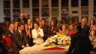 O governador Aécio Neves visitou o tumúlo de Tancredo em São João del-Rei