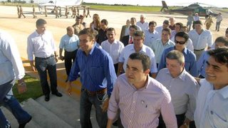 Governador e vice-governador na chegada a Divinópolis