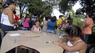 Crianças participam do evento cultural na Praça da Liberdade
