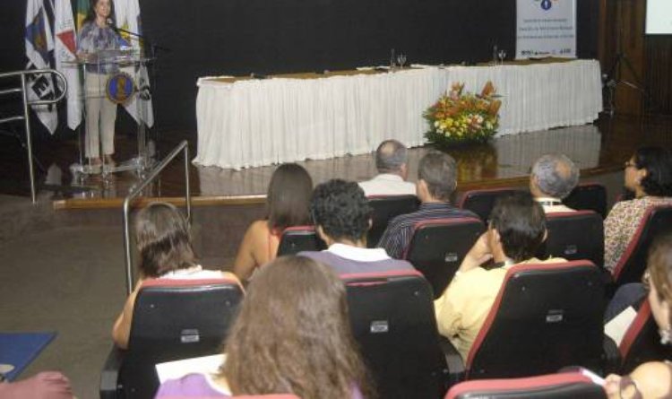 Cleide Pedrosa durante Seminário Internacional Gestão de Recursos Hídricos