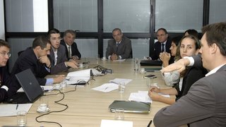 Tadeu Barreto (C) presidiu reunião com representantes da FIFA