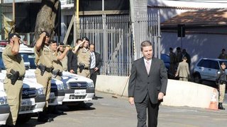 Governador Antonio Anastasia durante chegada à Academia de Polícia Militar