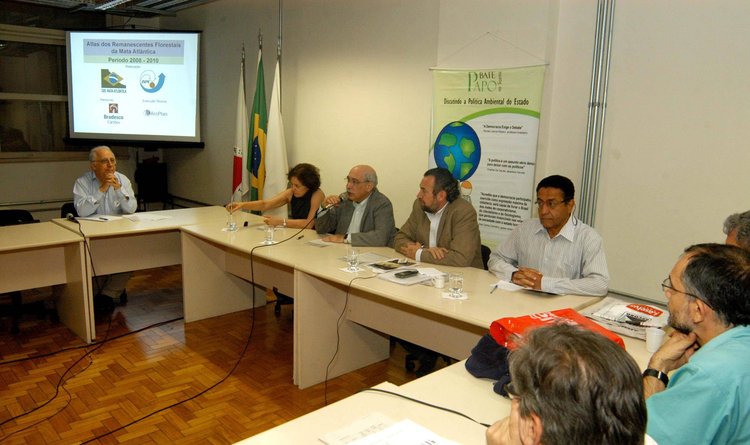 O debate discutiu dados sobre o desmatamento da Mata Atlântica no Brasil