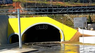 Túnel de acesso à Cidade Administrativa, construído sob a rodovia MG-010