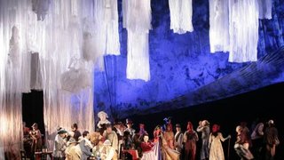 Bastidores da ópera Andrea Chénier envolvem e emocionam profissionais