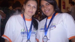 A professora Edinília Cruz e Isla Magda, finalista na categoria Memórias